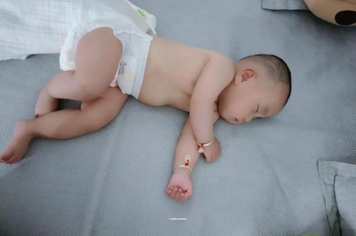 莱芜三个月宝宝抬头不稳 莱芜三个月宝宝抬头不稳